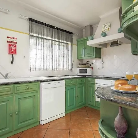 Esta Espacosa Villa Com Piscina Casa vacanze *