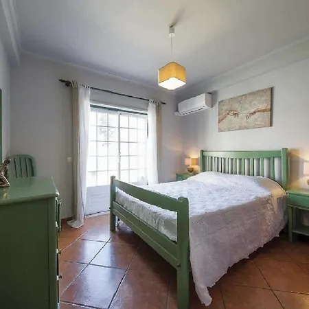 Esta Espacosa Villa Com Piscina * Guia (Faro)