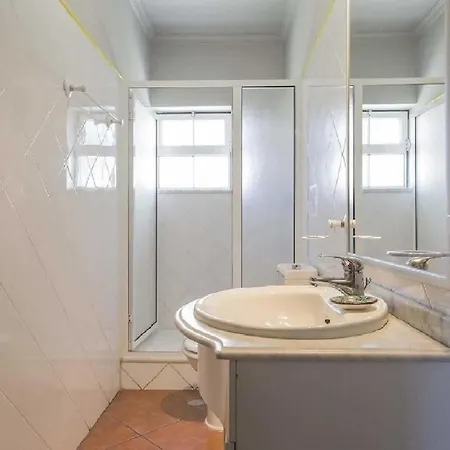 Esta Espacosa Villa Com Piscina *