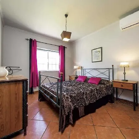 Esta Espacosa Villa Com Piscina 度假居 吉亚
