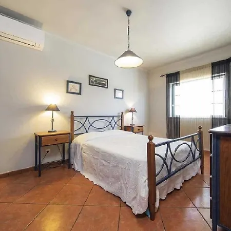 Esta Espacosa Villa Com Piscina * Guia (Faro)