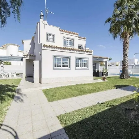 Esta Espacosa Villa Com Piscina Casa vacanze Guia (Faro)