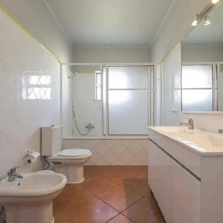Esta Espacosa Villa Com Piscina Guia (Faro)