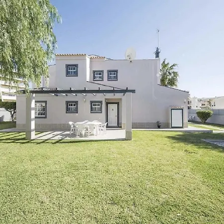 Esta Espacosa Villa Com Piscina Σπίτι διακοπών *